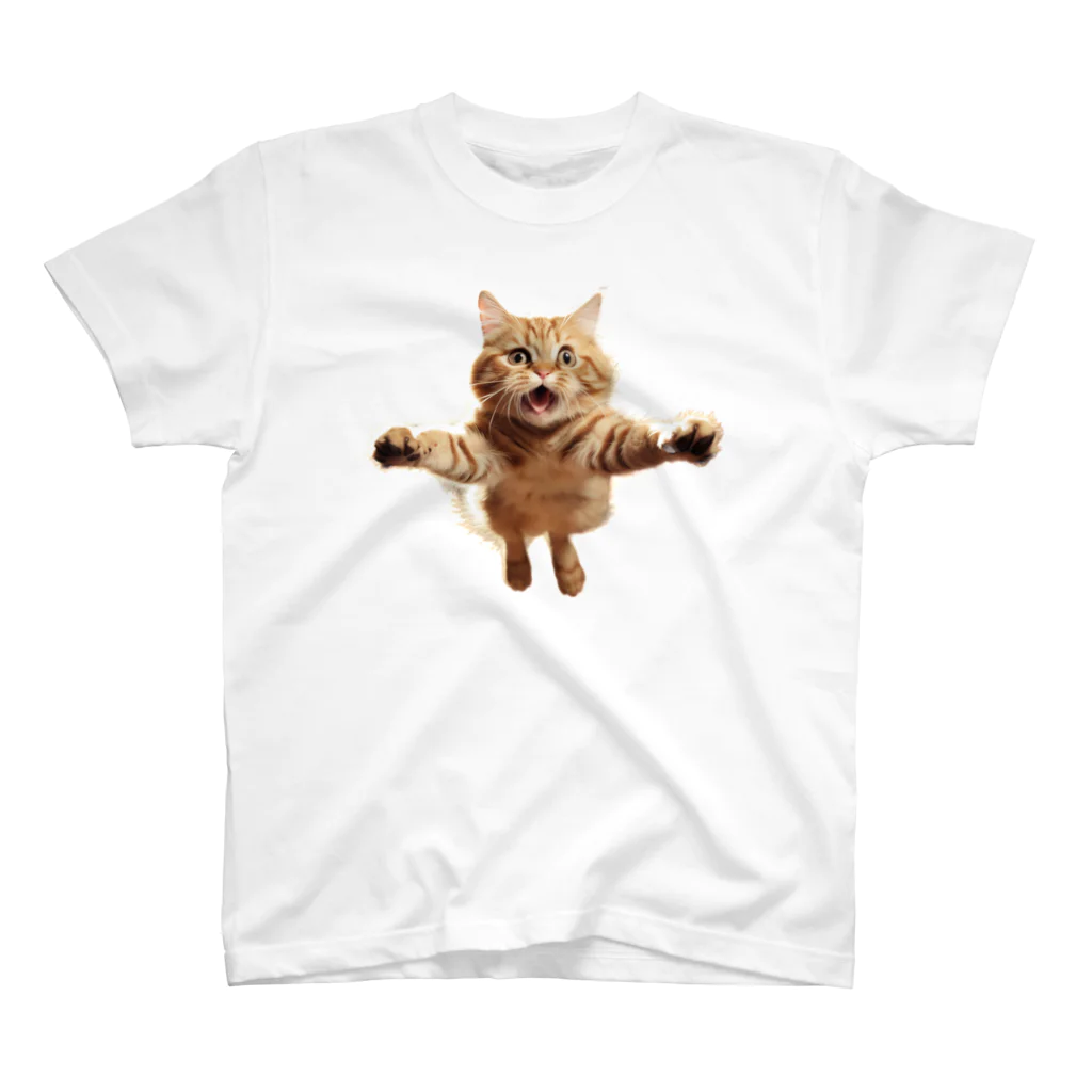 縞模様の飛び付きそうな猫 Regular Fit T-Shirt