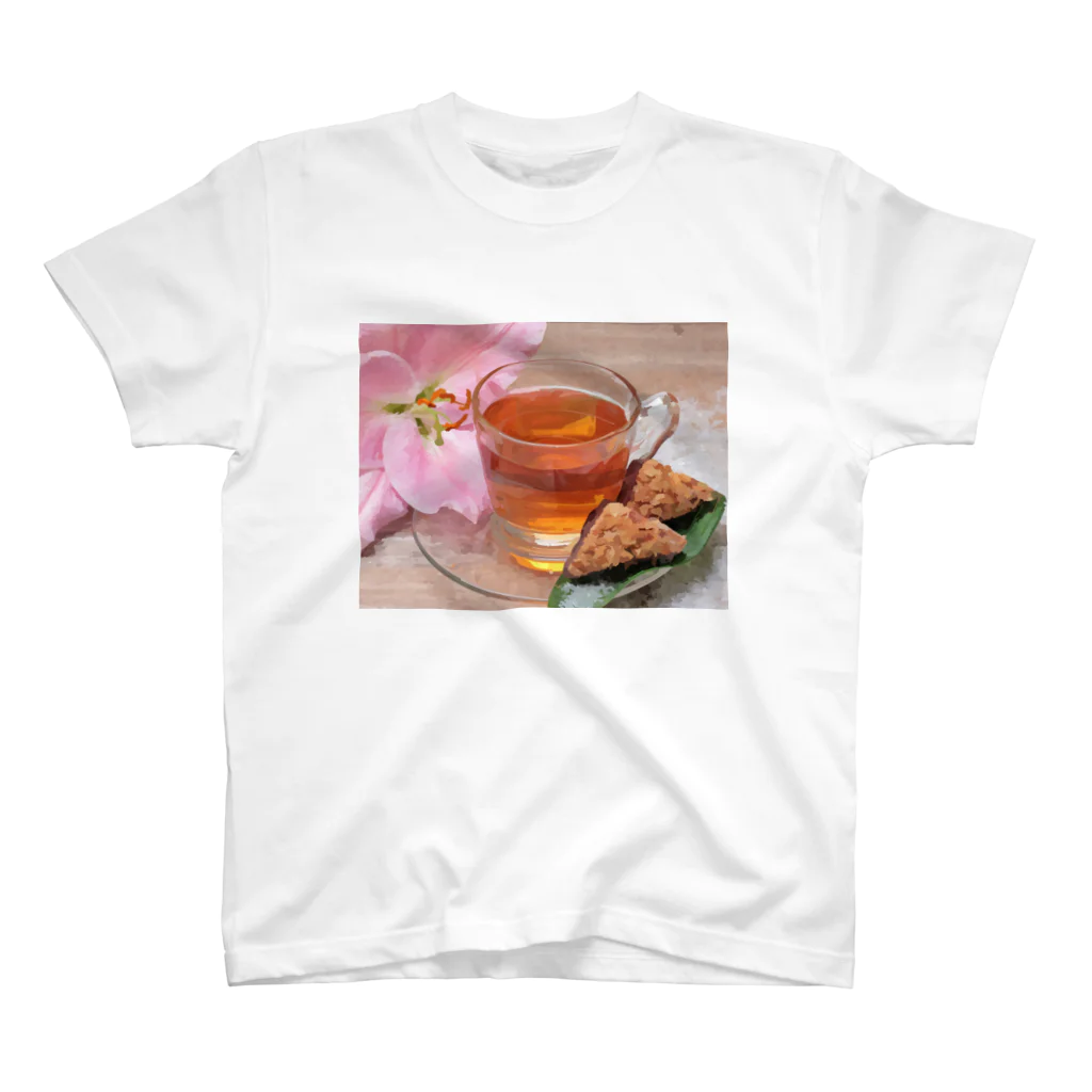 bitpiyoのピンクのお花と紅茶 Regular Fit T-Shirt