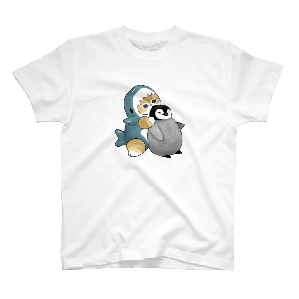 mofusandのサメにゃんペンギン吸い Regular Fit T-Shirt