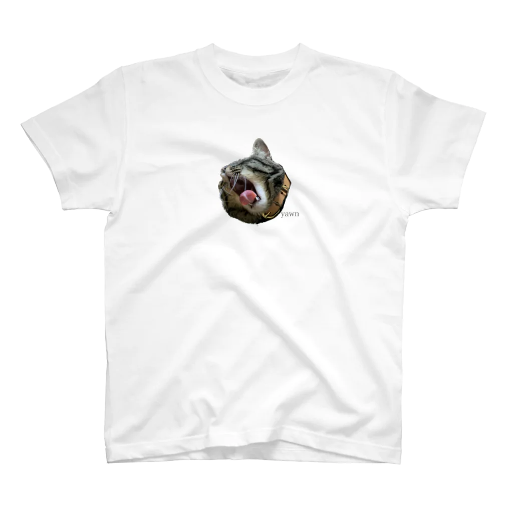 保護猫しじみのあくびでちゃう保護猫しじみ Regular Fit T-Shirt