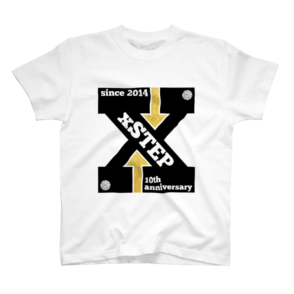 xSTEP(バイステップ)のxSTEP 10周年記念 Tシャツ Regular Fit T-Shirt