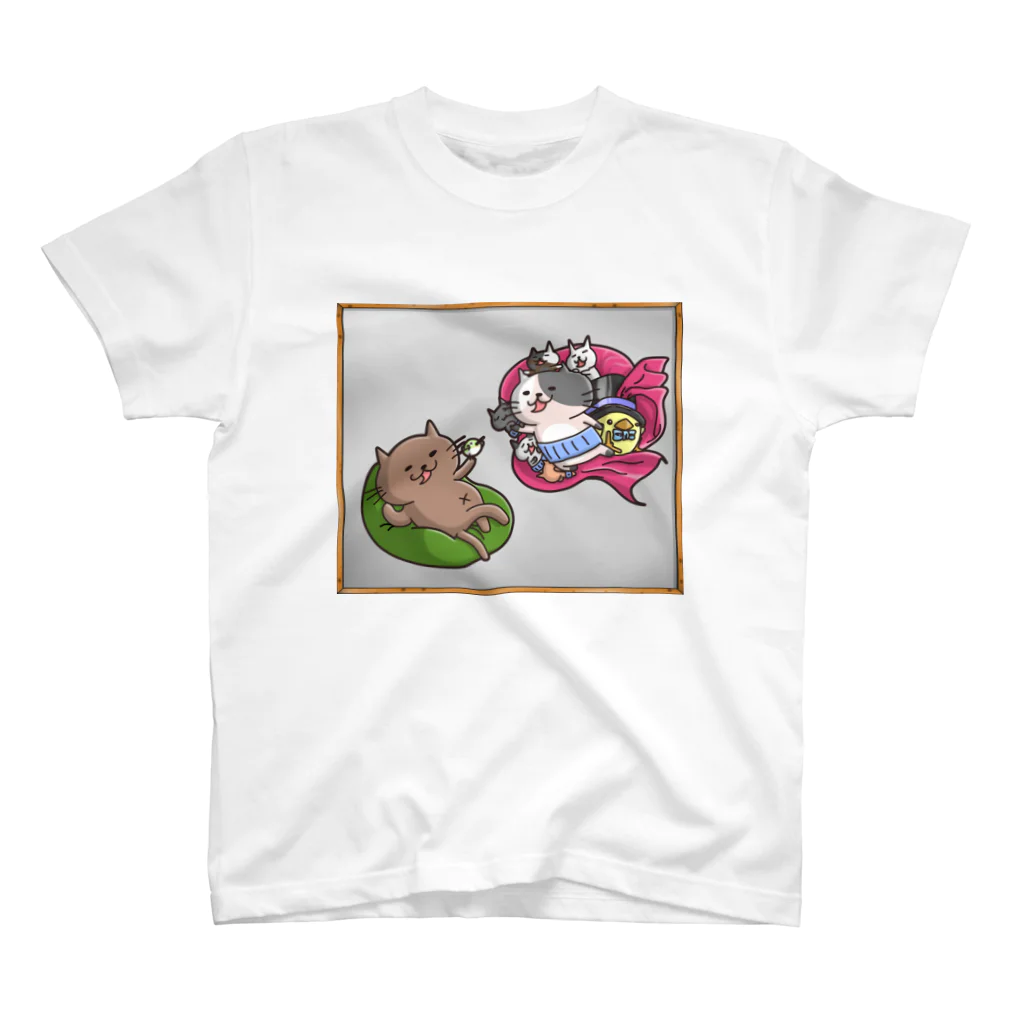 ひよこ男爵とまだむにゃんのにゃん地創造だにゃん(額縁付き) スタンダードTシャツ