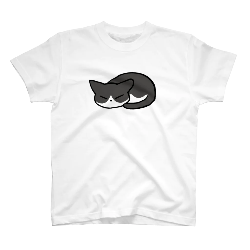 親戚一同ショップの猫ちゃん(ハチワレ) Regular Fit T-Shirt