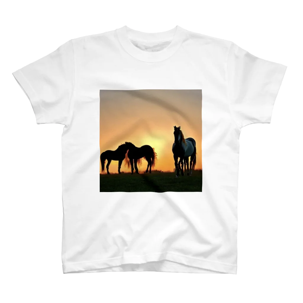 宇宙開発デザイン科の夕陽の中の馬 スタンダードTシャツ