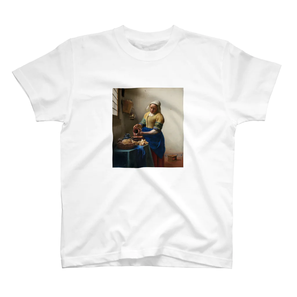 名画館のフェルメール「牛乳を注ぐ女」　ヨハネス・フェルメールの絵画【名画】 Regular Fit T-Shirt