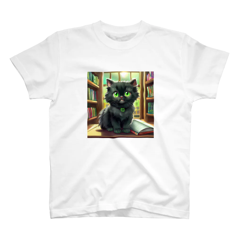 yoiyononakaの図書室の黒猫01 Regular Fit T-Shirt