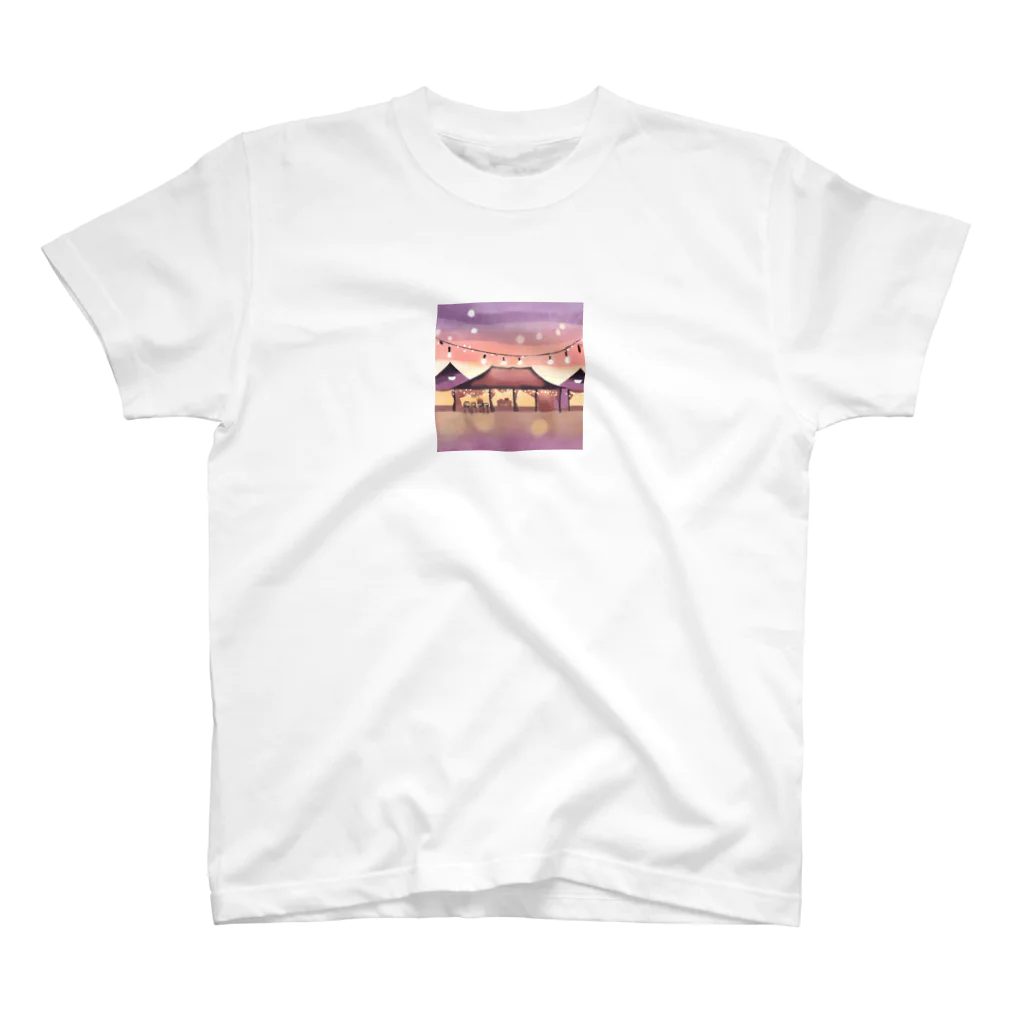 AI水彩アート ~カミとハサミ~のオープンテラスと釣り照明の輝きで夕暮れの美を彩る水彩アート Regular Fit T-Shirt