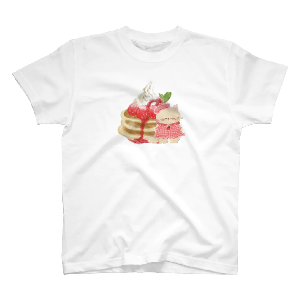 coeur.yu（クードットユー）のプーミーちゃんといちごのパンケーキ Regular Fit T-Shirt