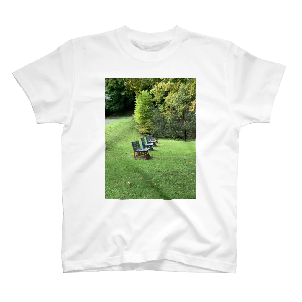 kurragommaクラヨンマの公園のベンチ スタンダードTシャツ