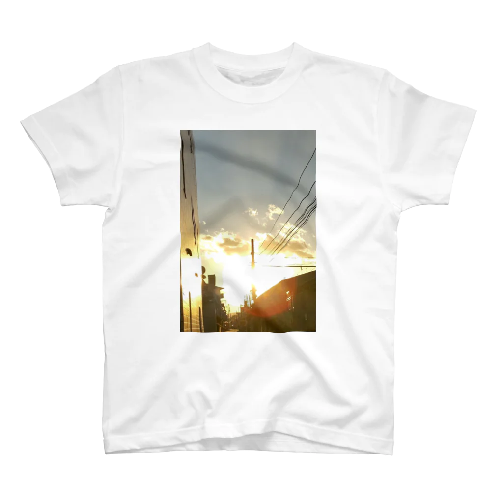 NANASHOPの夕暮れの街角 Regular Fit T-Shirt