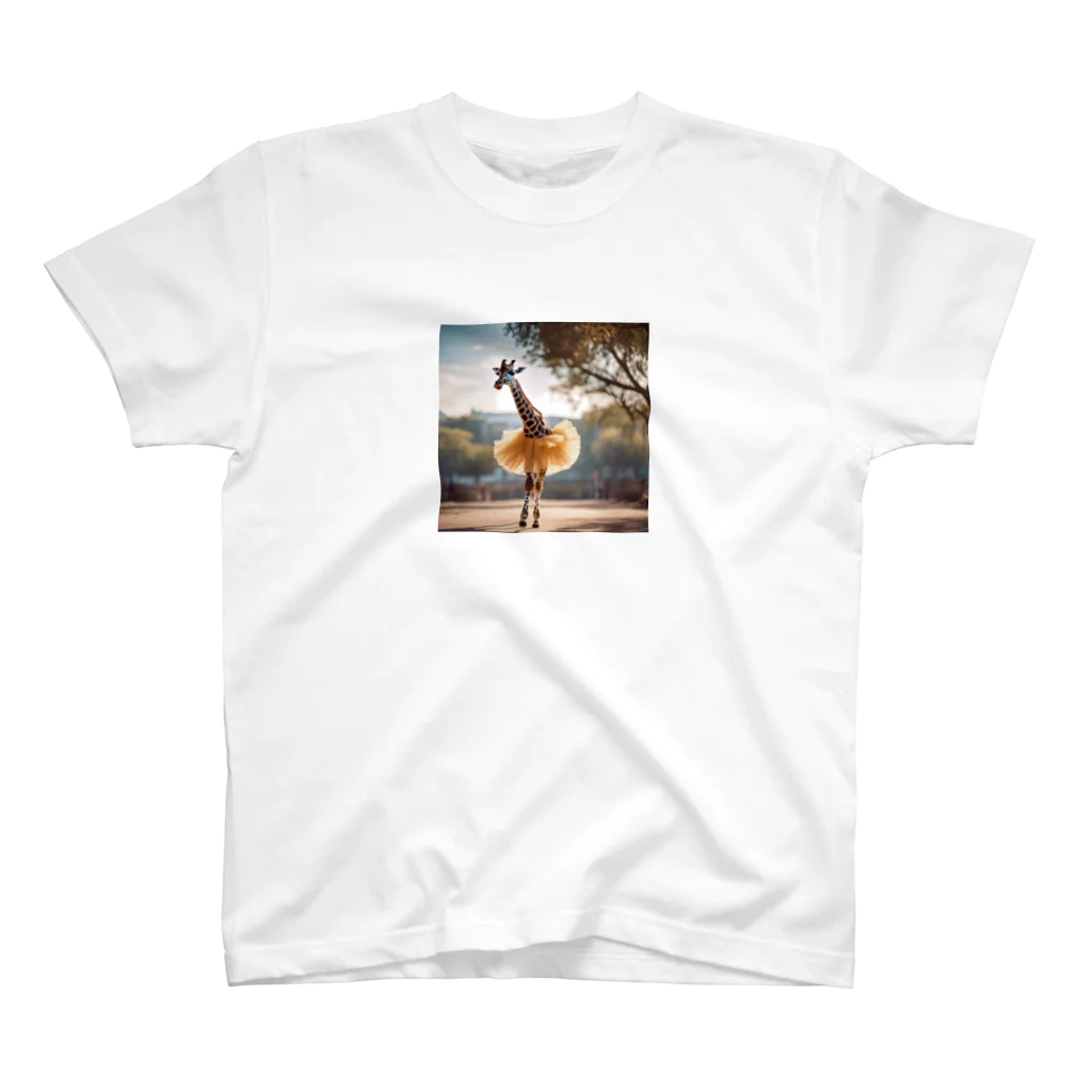 PATANOのバレリーナきりんちゃん Regular Fit T-Shirt