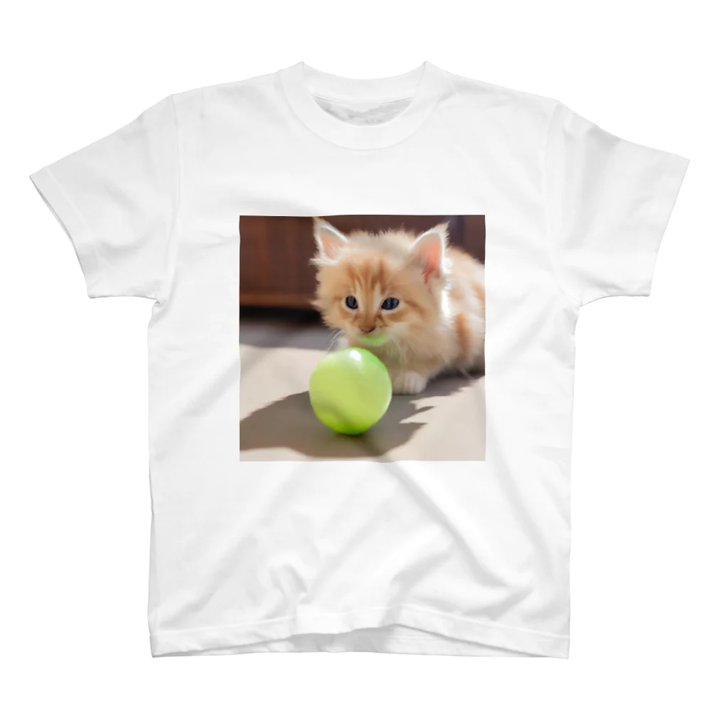 SkyBlueのもふもふな子猫 スタンダードTシャツ