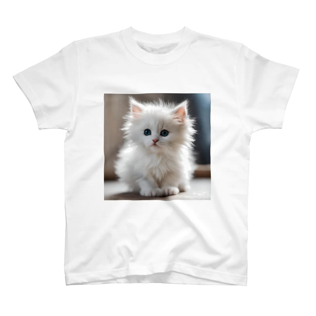 SkyBlueのキュートな子猫 スタンダードTシャツ