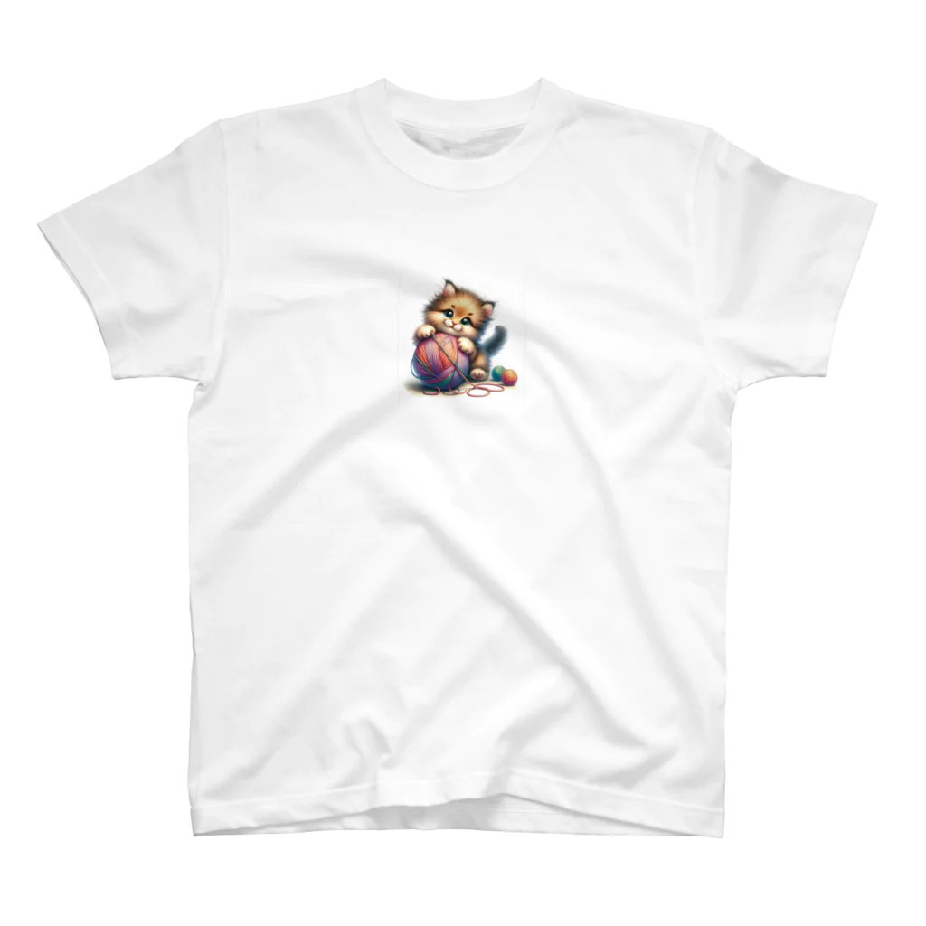 子猫カーニバルの子猫　イラスト Regular Fit T-Shirt