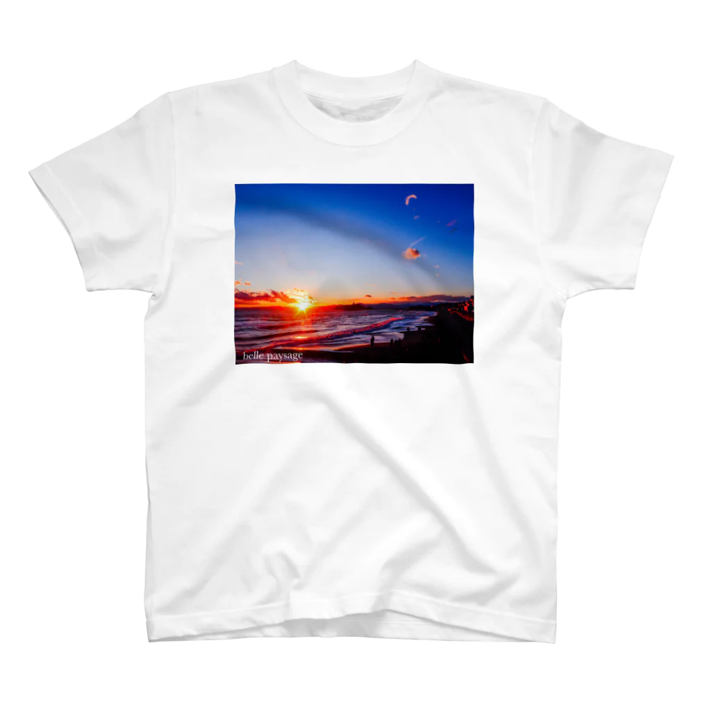 海のアーティスト　belle paysageのbelle paysage 湘南の夕日 スタンダードTシャツ