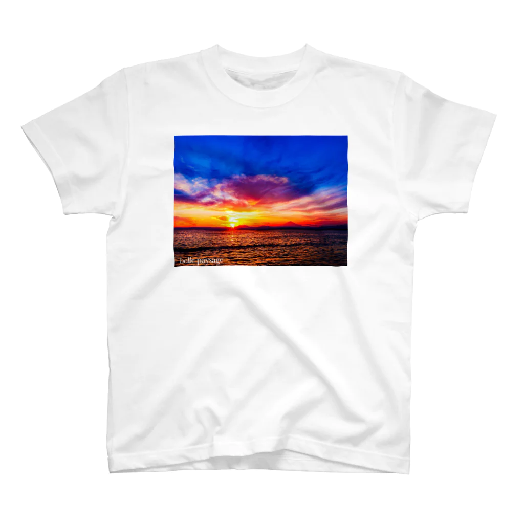 海のアーティスト　belle paysageのbelle paysage 湘南の夕焼け Regular Fit T-Shirt