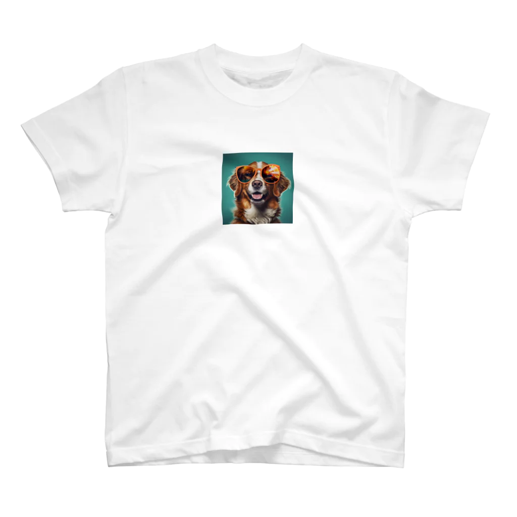 AQUAMETAVERSEのサングラスをかけた、かわいい犬 Marsa 106 スタンダードTシャツ