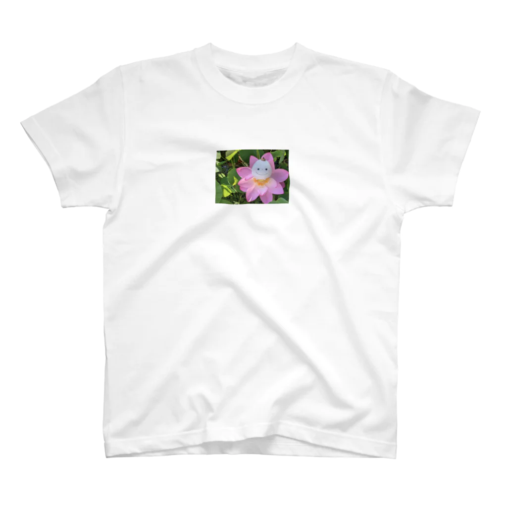 maru_maru_niko_nikoの雪玉ちゃんと蓮の花 スタンダードTシャツ