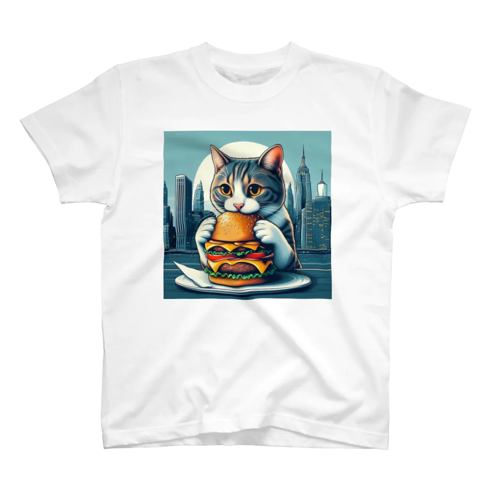 cat_burger_streetの街中でハンバーガーを食べる猫_gray Regular Fit T-Shirt