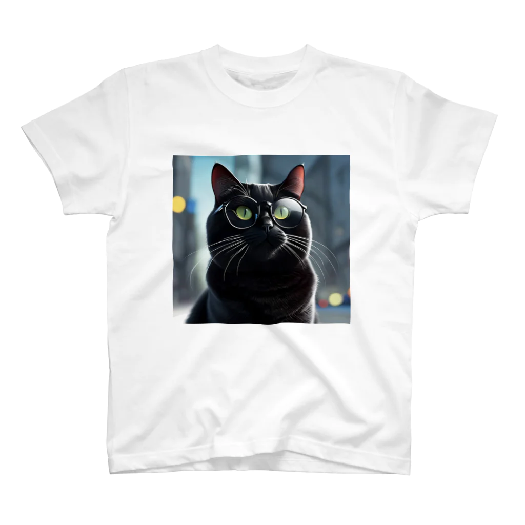 mknの貫禄のあるくろ猫 Regular Fit T-Shirt