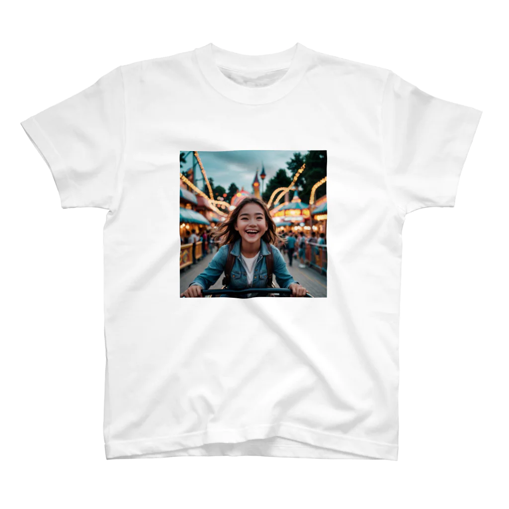 yuyuu_youtubeの笑顔の少女 Regular Fit T-Shirt