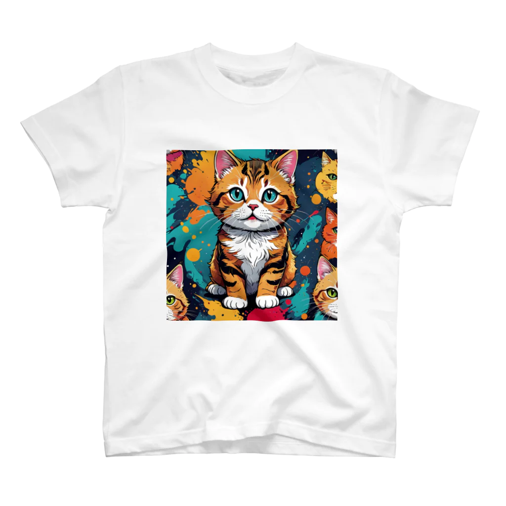 猫だらけの見つめるトラ猫 Regular Fit T-Shirt