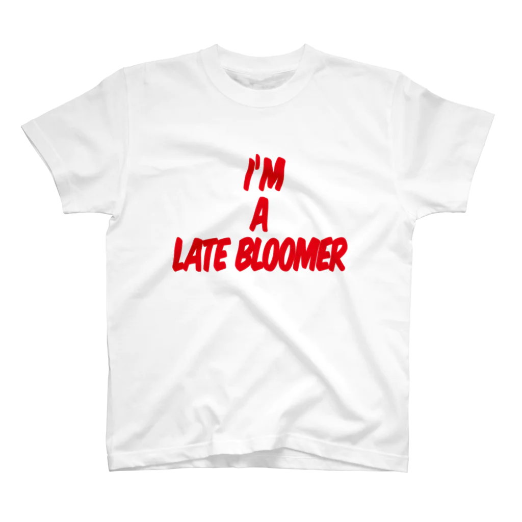 ザ・レイト・ブルーマーズ　オフィシャル（SUZURI)のI’m a Late bloomer（ロゴ大 KOMIKA） スタンダードTシャツ