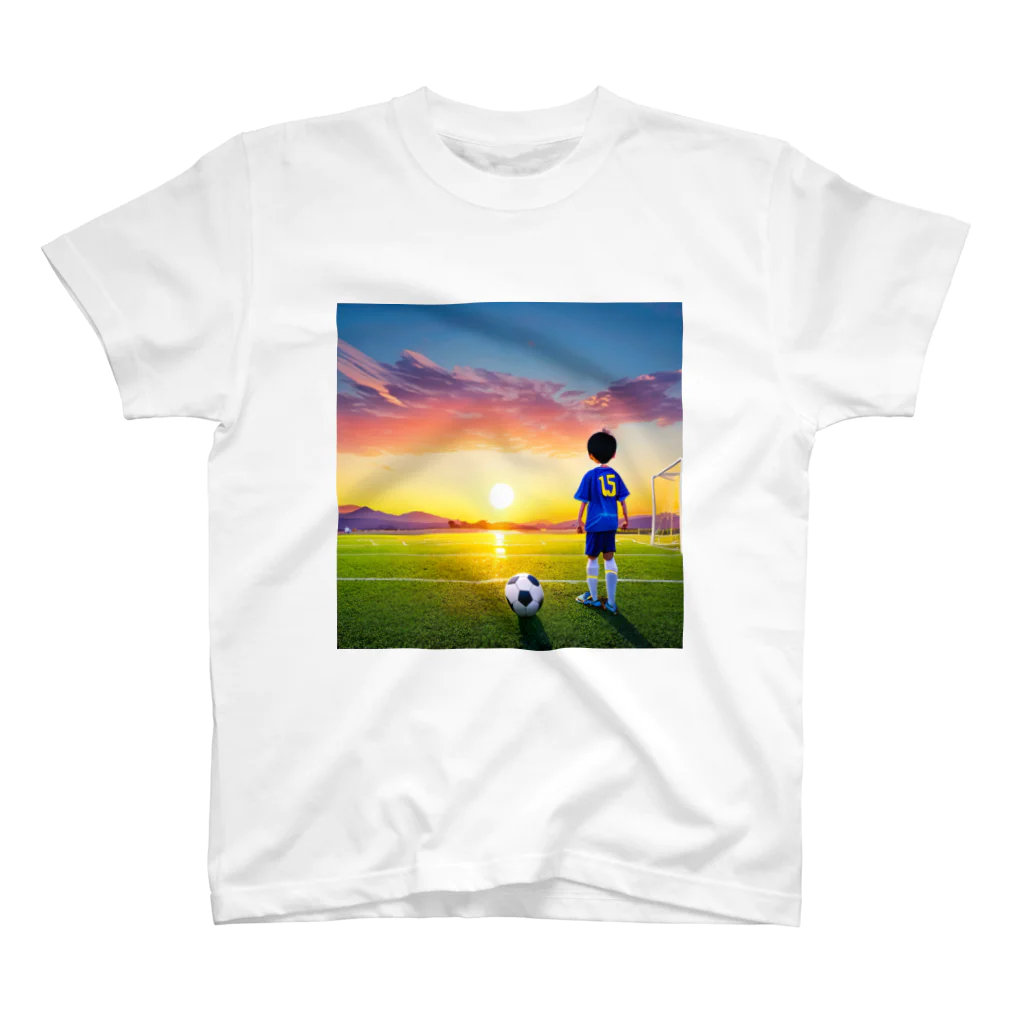 musashiyaの夕日とサッカー少年 スタンダードTシャツ