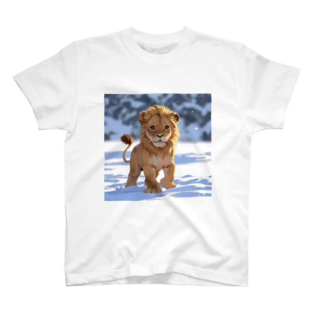 ganeshaの雪の中で遊ぶかわいいライオン スタンダードTシャツ