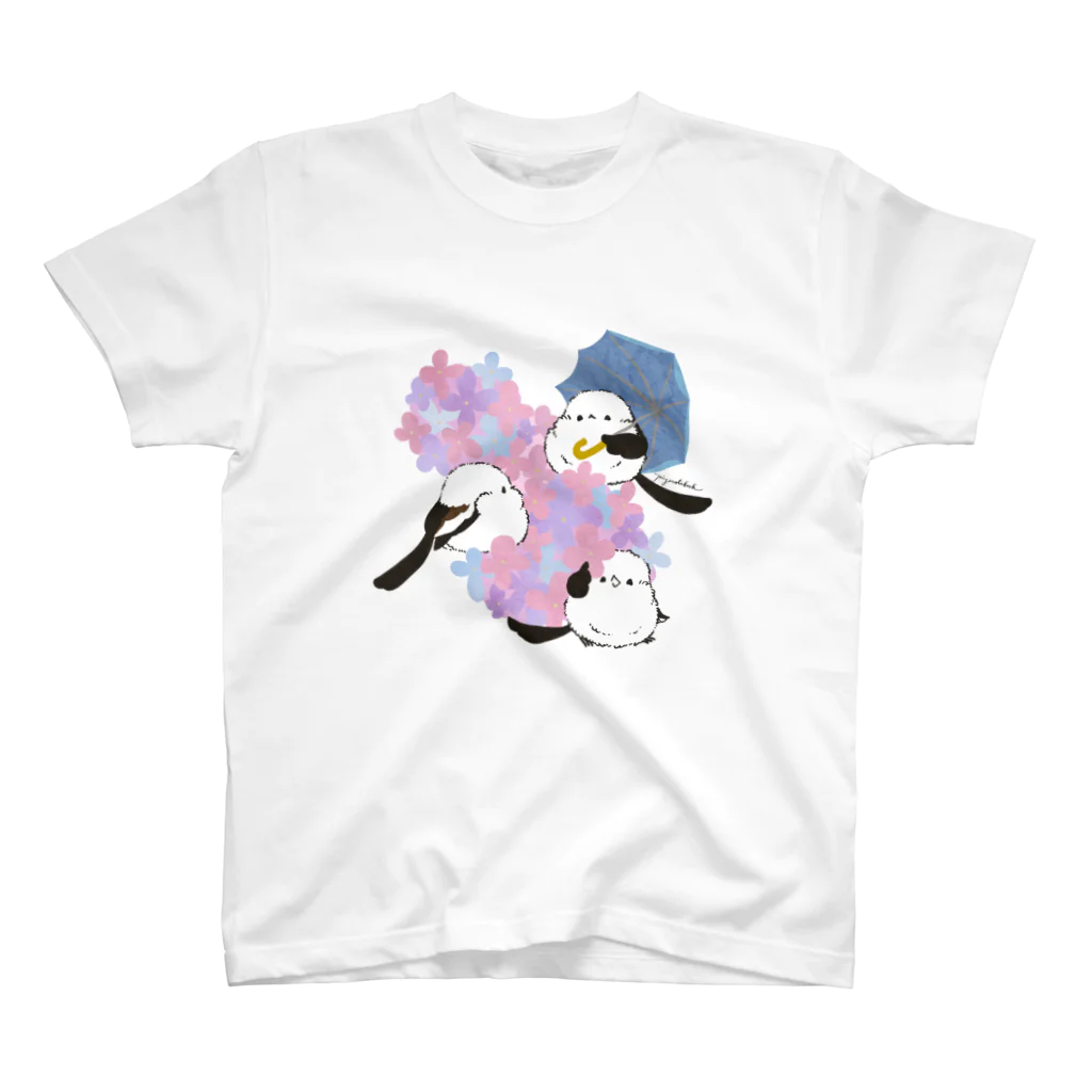 ぴよ手帖 | シマエナガ雑貨のあじさいとシマエナガ_かさ＠ぴよ手帖 | シマエナガ雑貨 Regular Fit T-Shirt