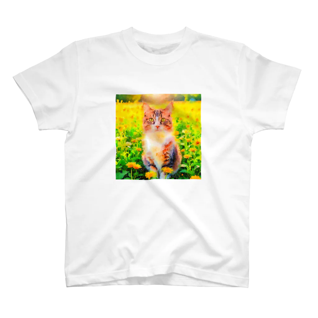 猫好きの谷の猫の水彩画/花畑のキジトラねこのイラスト/キジシロネコ Regular Fit T-Shirt