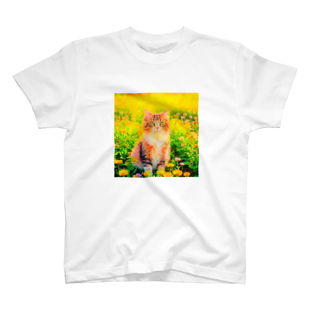 猫好きの谷の猫の水彩画/花畑のマンチカンねこのイラスト/キジトラネコ Regular Fit T-Shirt