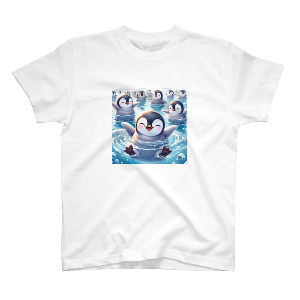aoharu2005の笑顔で泳ぐペンギン Regular Fit T-Shirt
