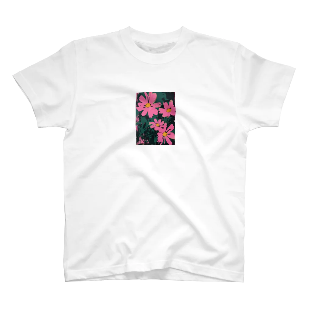 Q_kyuのPINK FLOWERS with Dark Background Regular Fit T-Shirt