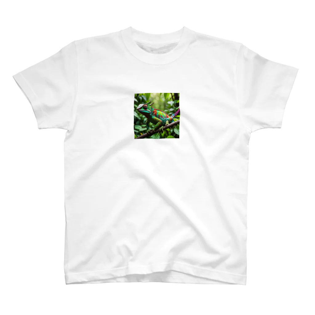 snow-birdの色彩豊かなカメレオンのジャングルの姿 티셔츠