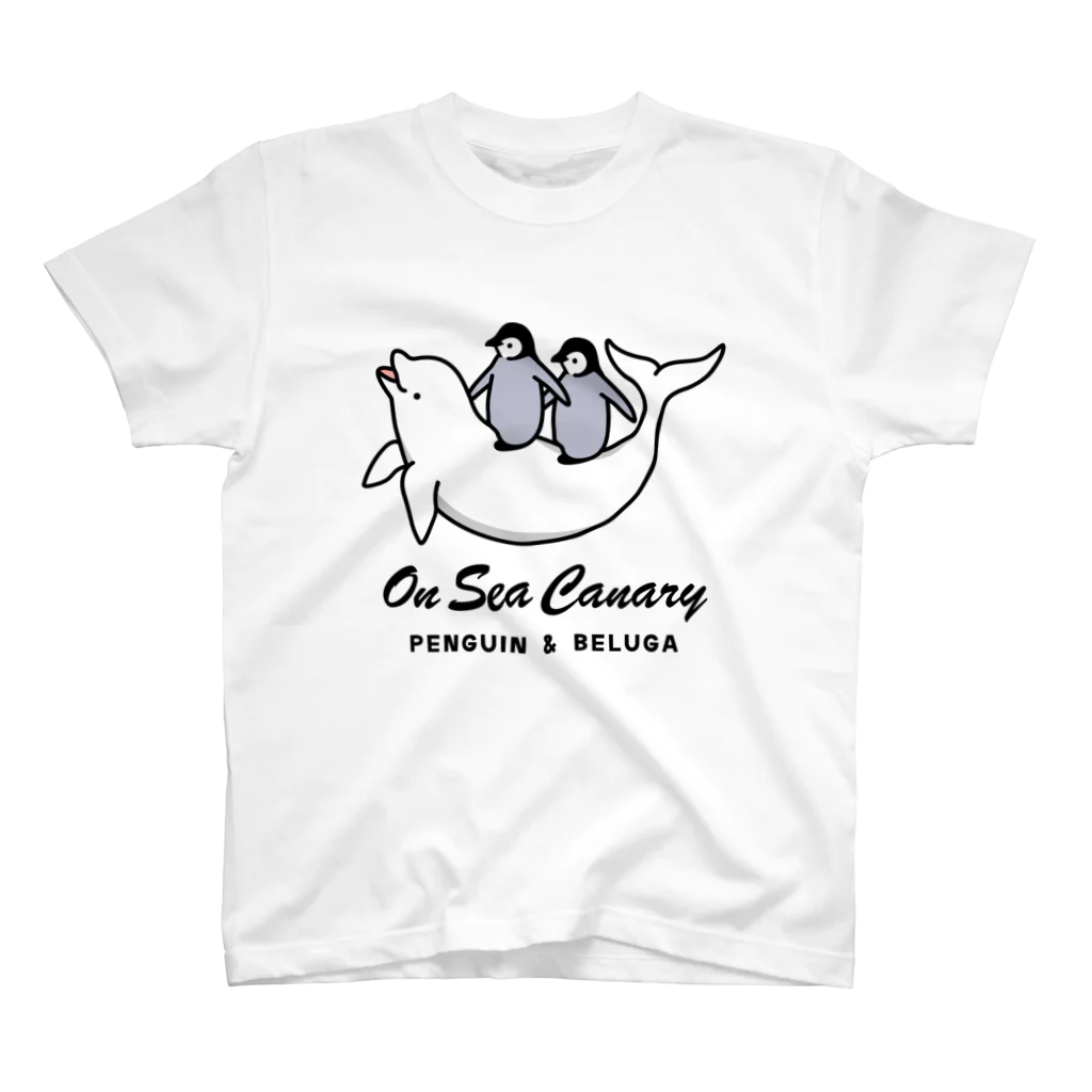 QROOVYのペンギンのヒナと遊ぶシロイルカさん スタンダードTシャツ