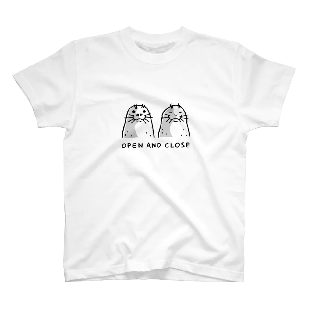 ぴすぴすのOPEN AND CLOSE Regular Fit T-Shirt