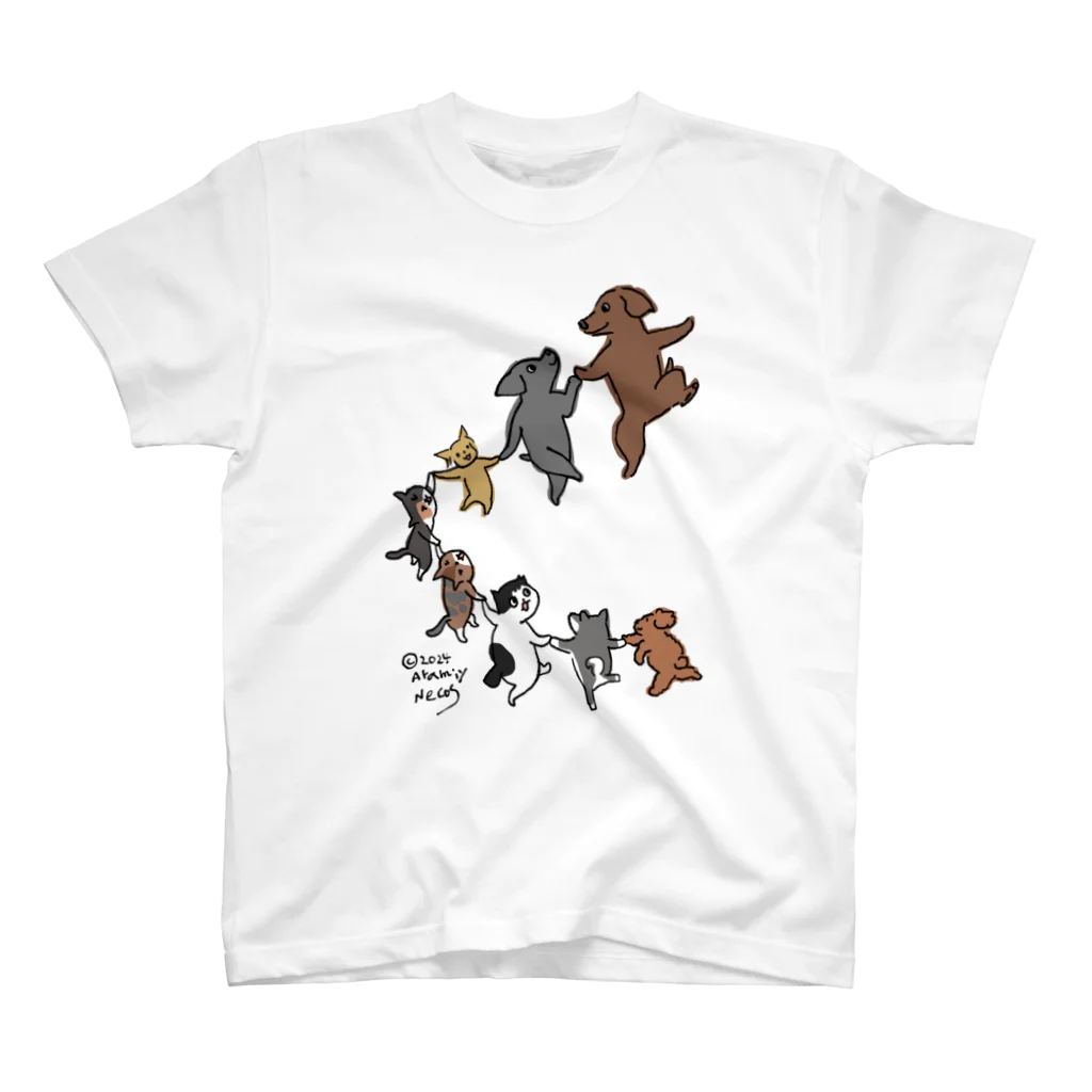 アラミイネコスの踊る犬猫たち Regular Fit T-Shirt