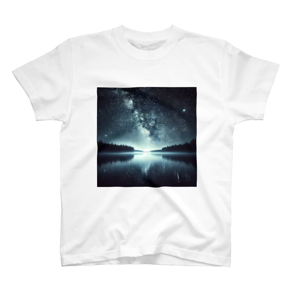 DQ9 TENSIの静かな湖に輝く星々が織りなす幻想的な光景 Regular Fit T-Shirt