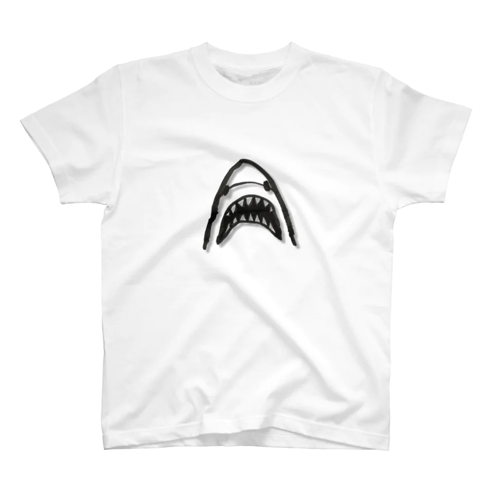 ぴょんぴょんの筆で描いたサメ Regular Fit T-Shirt