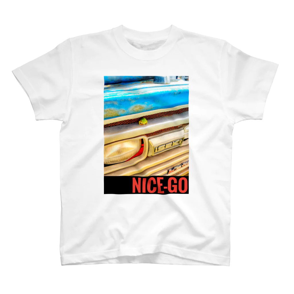 NICE-GOのトラクターとカエル Regular Fit T-Shirt