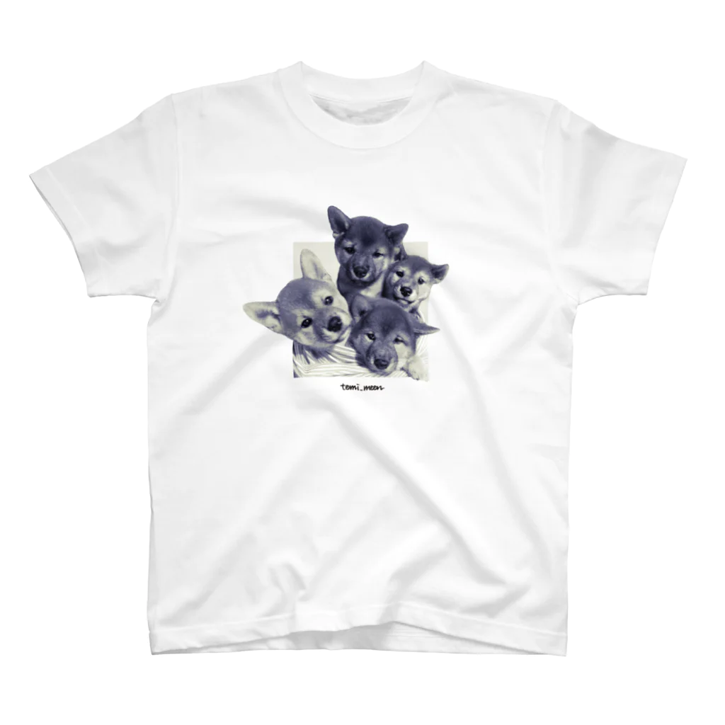 tomi_moonの【tomi_moon】柴犬のとびだす！4姉妹 モノクロ Regular Fit T-Shirt