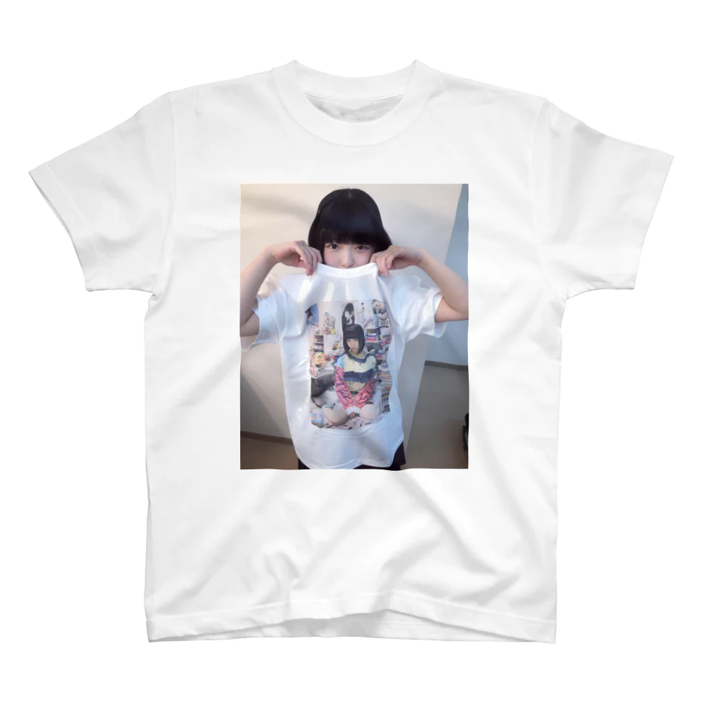 がんばれ！みんなのごいちーちゃん屋さんのがんばれ！みんなのごいちーちゃんTシャツを着ているごいちーちゃん スタンダードTシャツ