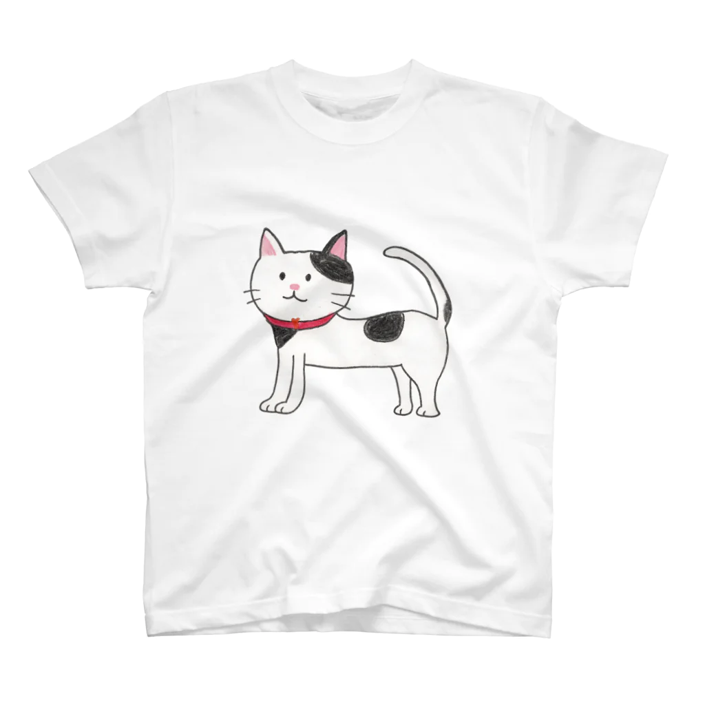 gattyoデザインのくすっと笑える雑貨たちの「くろぶちにゃん – おすまし猫の横顔」 Regular Fit T-Shirt