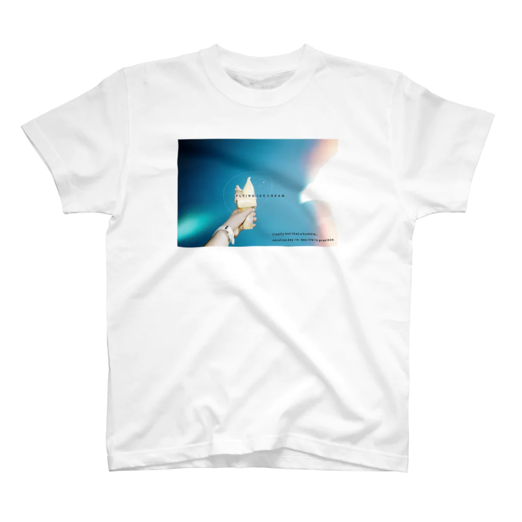S ᴱ ᴿ ᴵ ᴺ ᴬの空飛ぶアイスクリーム Regular Fit T-Shirt