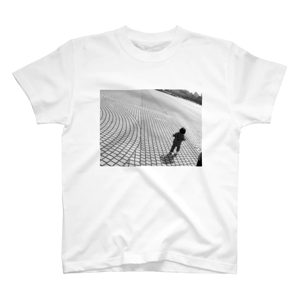 Tadakuni TaniのWalk on the earth スタンダードTシャツ