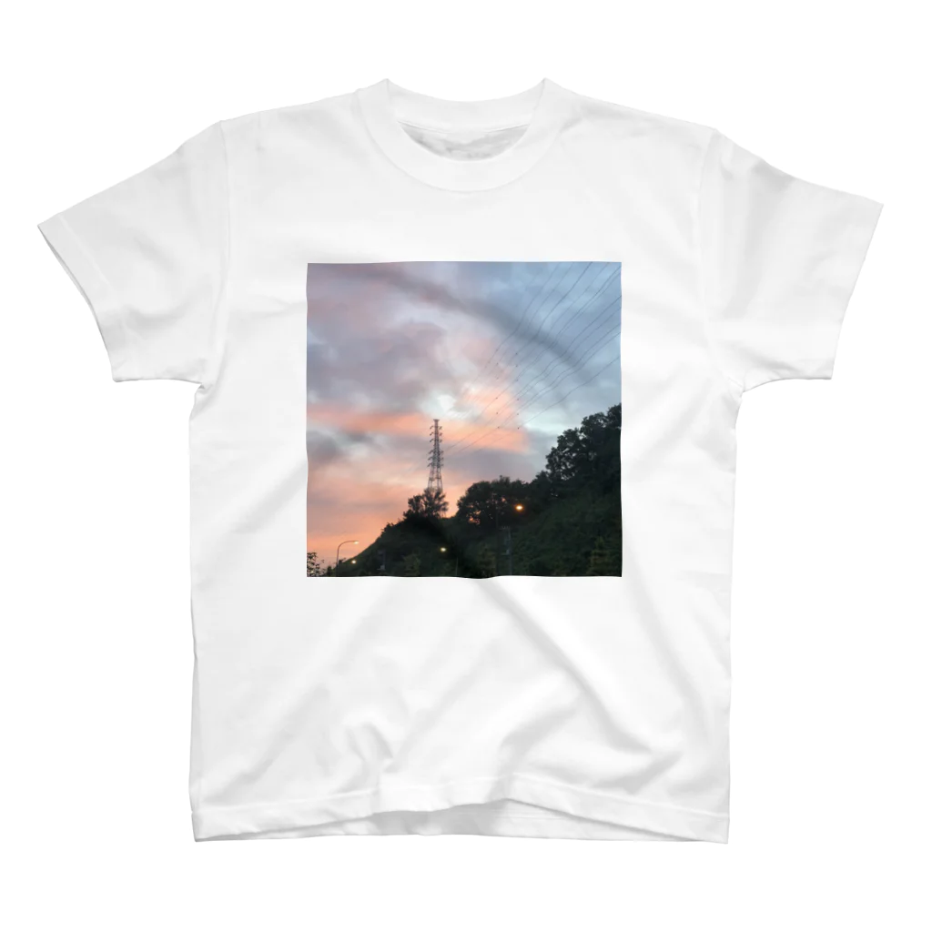 nanakichijapanのスッキリした日の夕方 Regular Fit T-Shirt