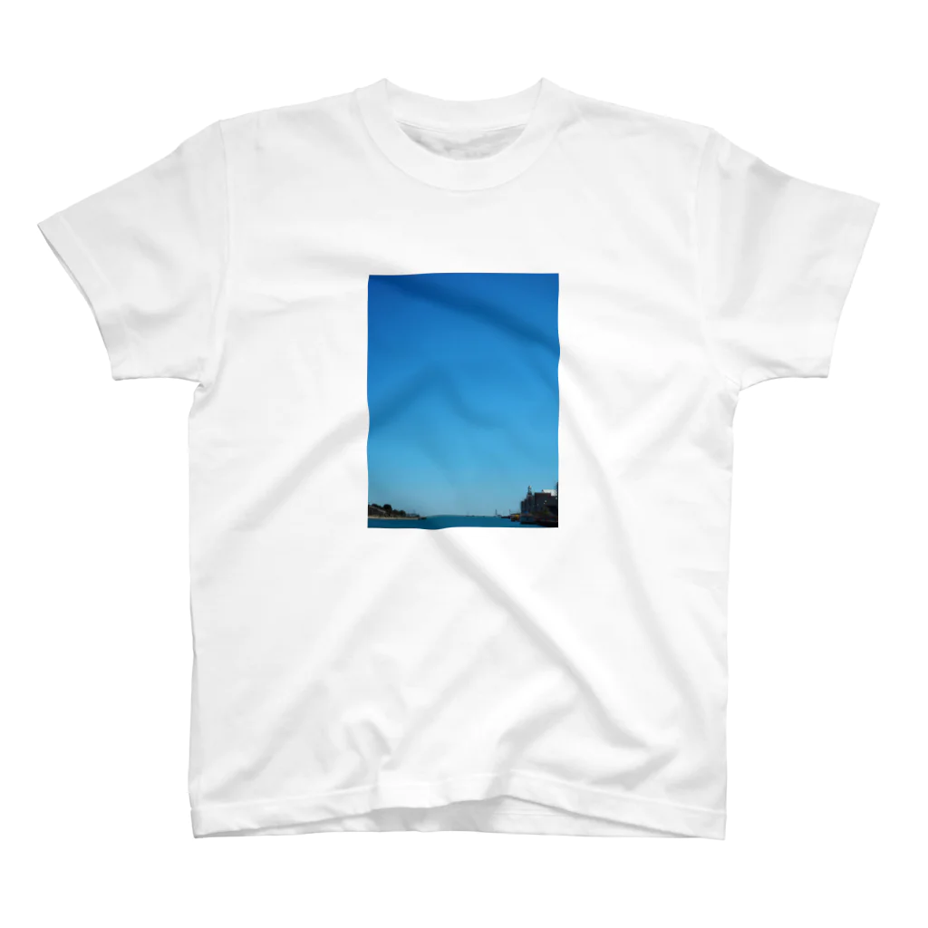 Haruki HorimotoのBlue sky in Chicago Regular Fit T-Shirt