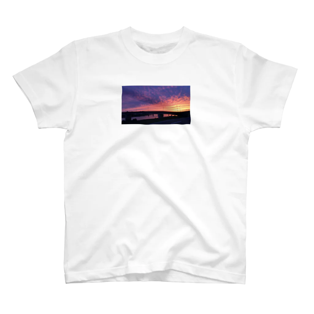 nevereatGrandmaの夕日 Regular Fit T-Shirt