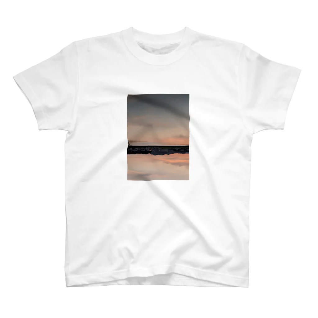 Haruki HorimotoのSunset upside down スタンダードTシャツ